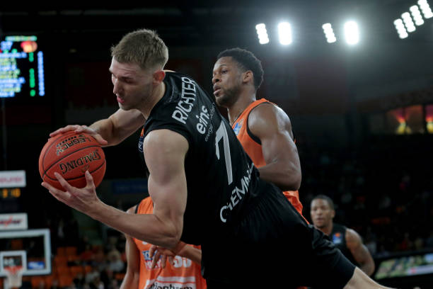 挥了关键作 挥了关键作