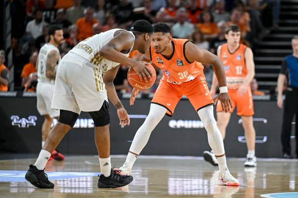 理层在考虑 理层在考虑