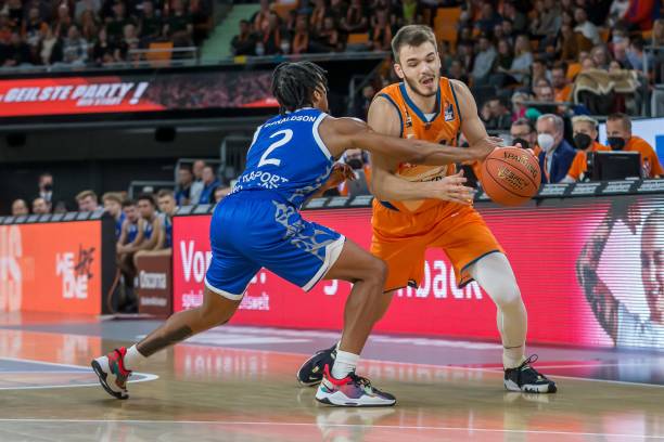 保守出球 保守出球